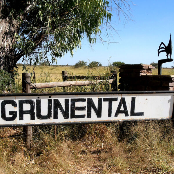 Eingangsschild der Farm Grüntental – Heimat von Ombakata Safari & Jagd