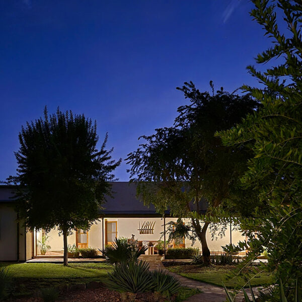 Ombakata Lodge bei Nacht – Ruhe und Geborgenheit in der namibischen Wildnis